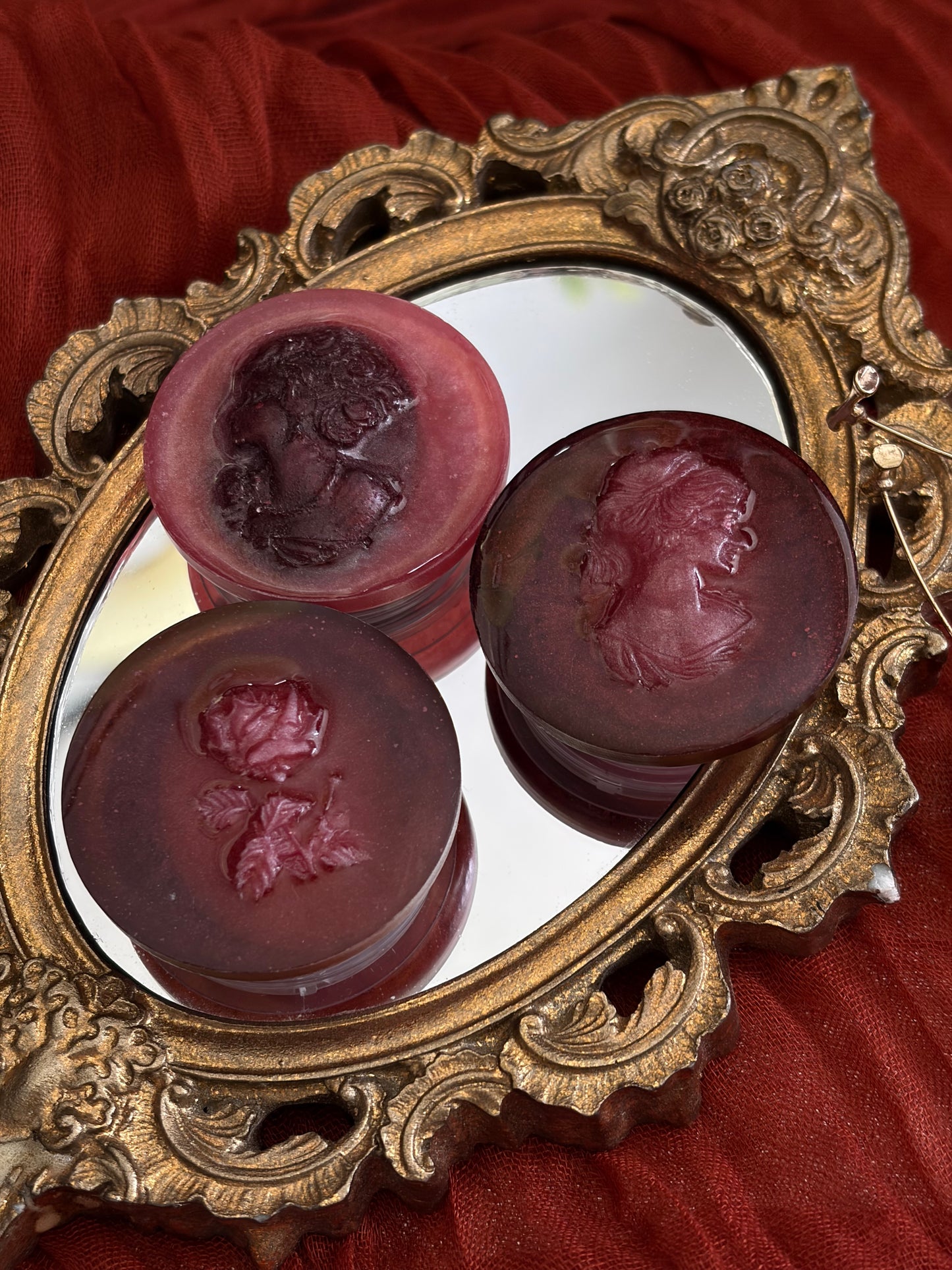 BLACK CHERRY WHISKEY KINDLE GRIP